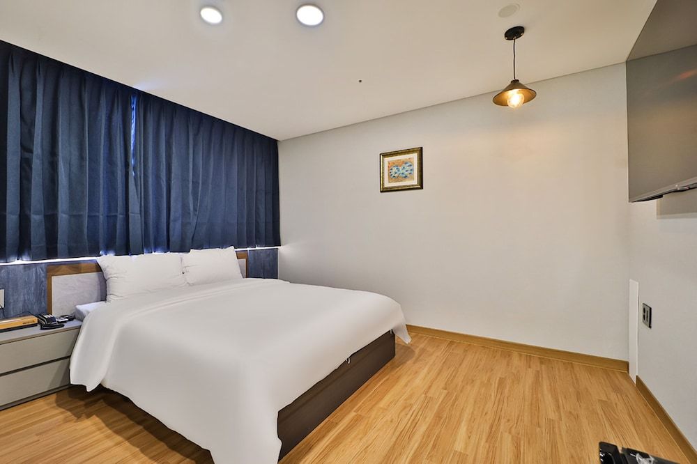 Gimhae Eobang-dong City Hotel Deluxe Double Room 8