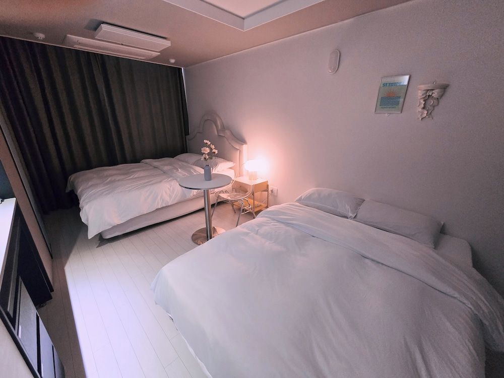 Daegu Dongseongro Star B&B Business Hotel Youth Suite 5