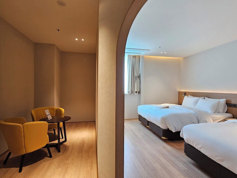 JungGam Hotel Signature Twin Room