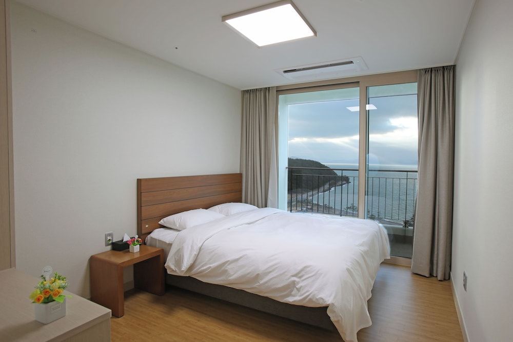 Sunvalley Resort Goheung Deluxe Room (25py No Cooking Allowed)