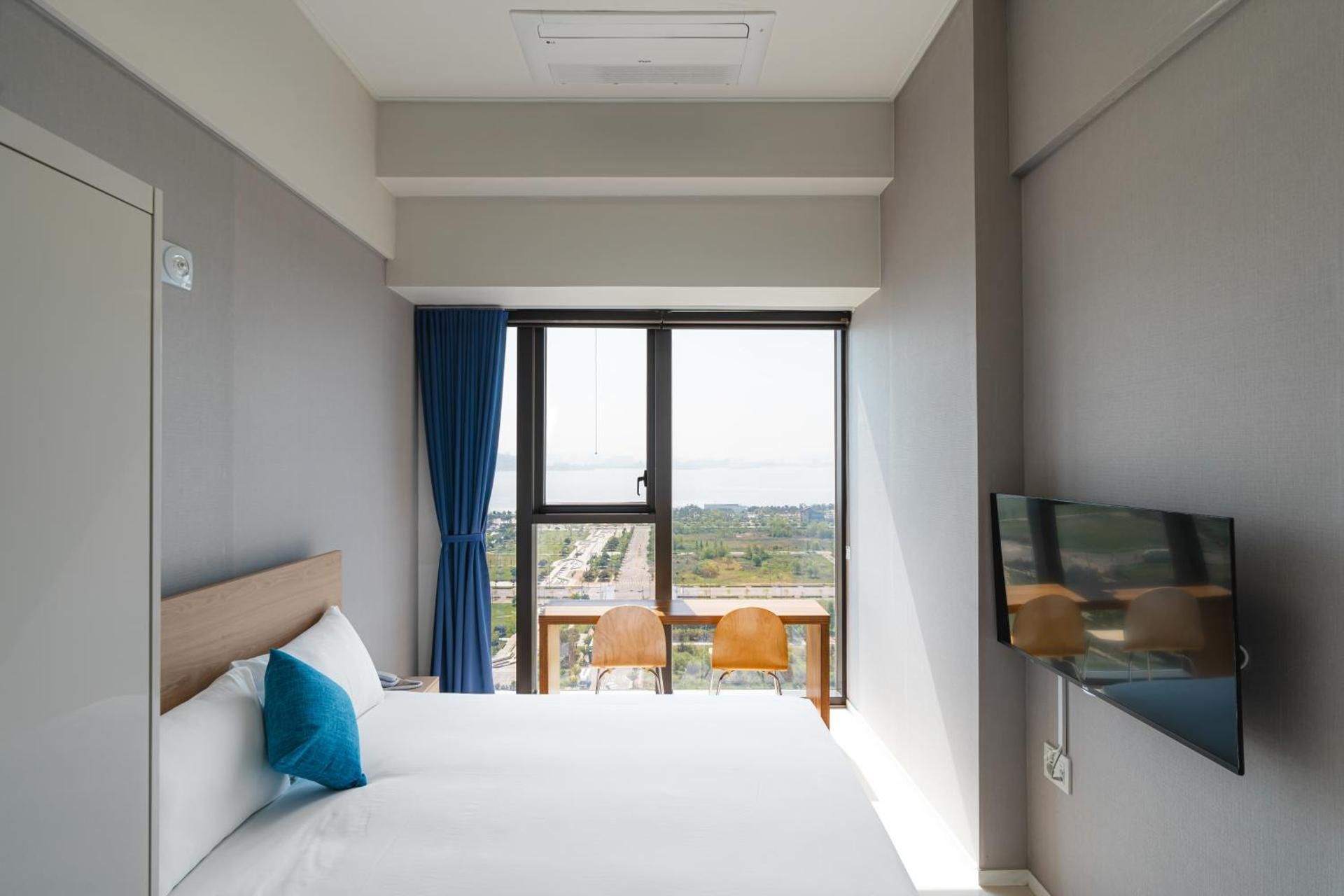 SR Hotel Yeongjong Deluxe Family Twin Ocean View