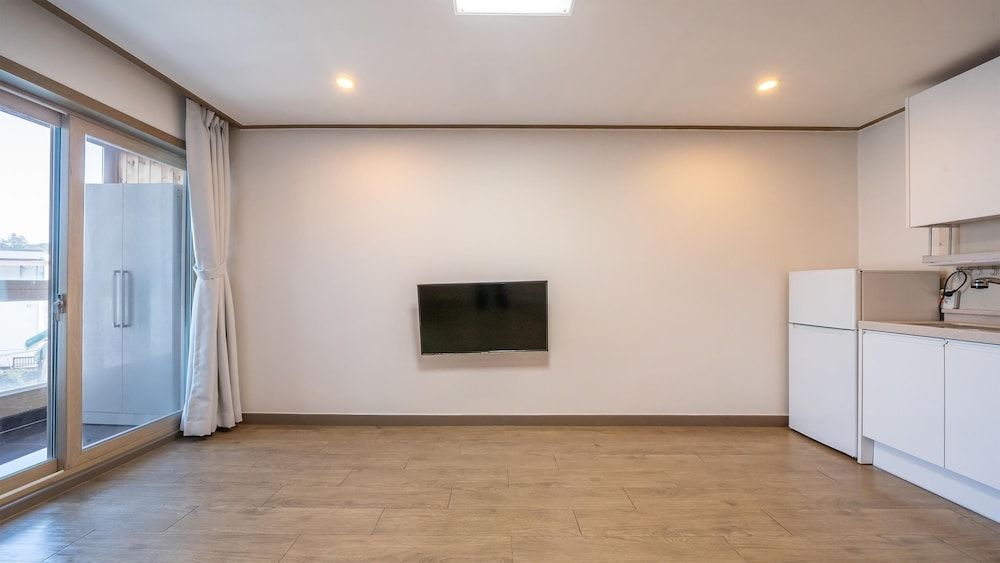 Samcheok Jangho Sanho Pension Basic Room, 1 Bedroom (302) 5