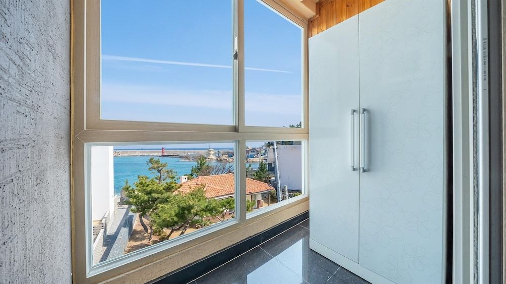 Samcheok Jangho Sanho Pension Basic Room, 1 Bedroom (302) 2