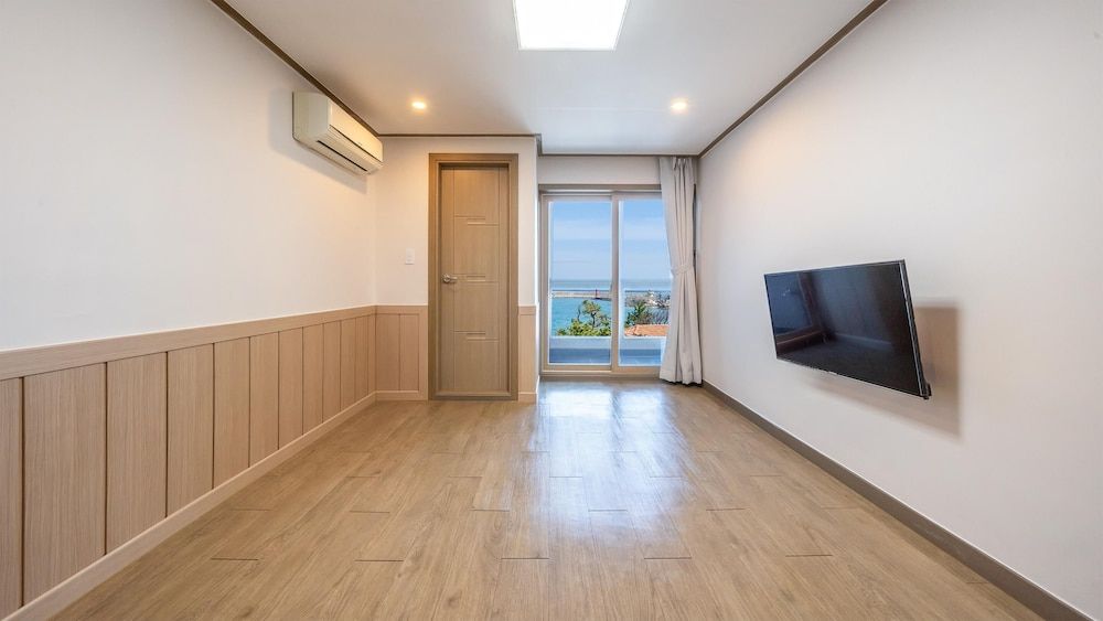 Samcheok Jangho Sanho Pension Basic Room, 1 Bedroom (302) 4