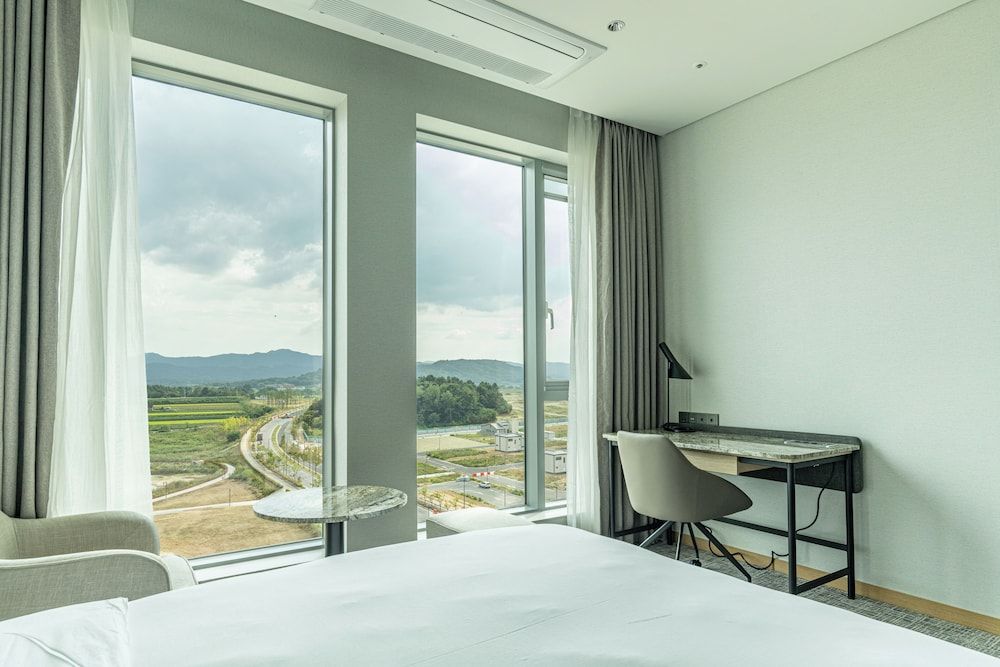 Stanford Hotel Family Twin Room 7