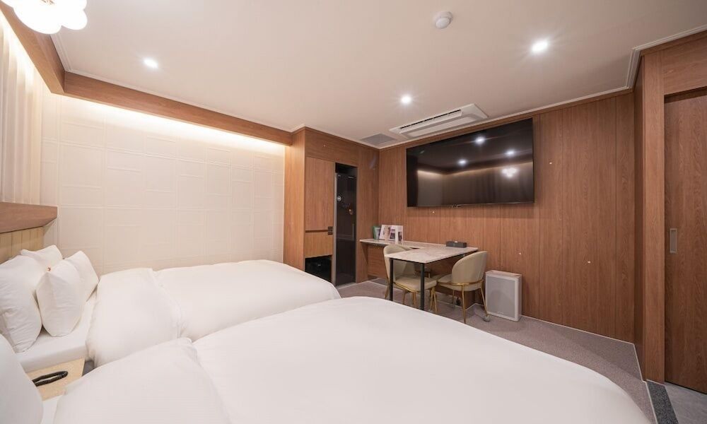 Brown Dot Hotel Sangju Twin Room