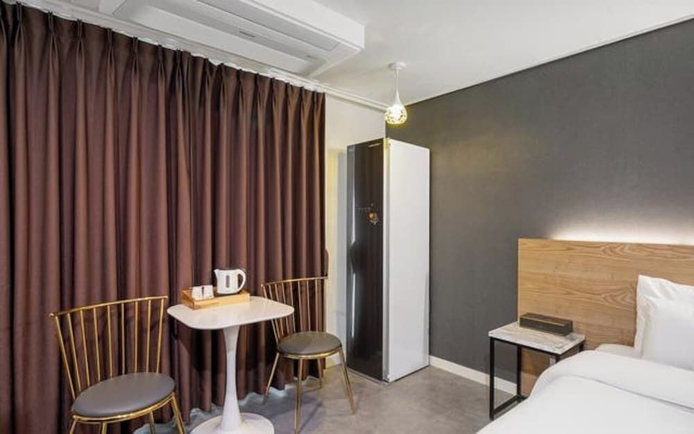 BRIGHTEN HOTEL Couple 2pc 4