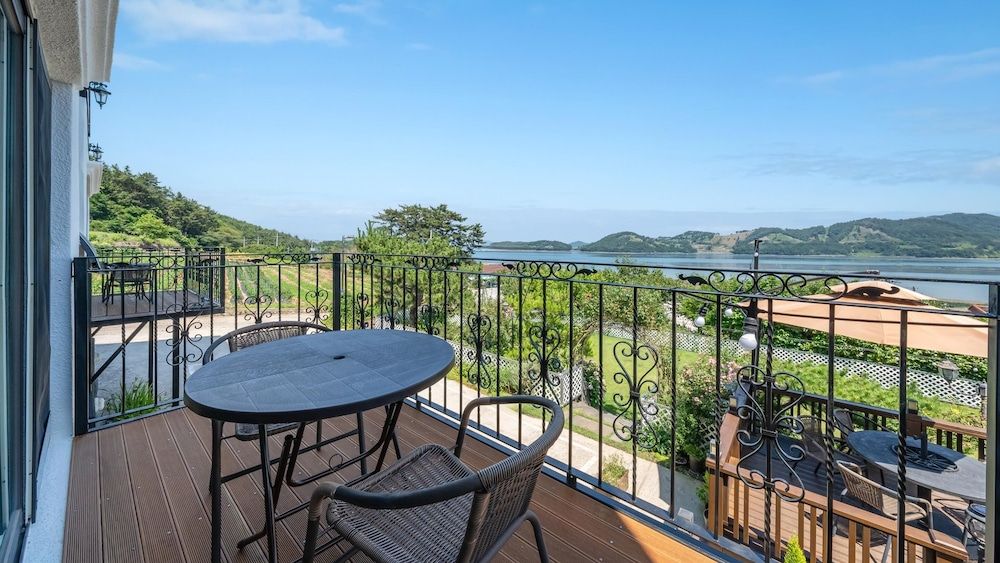 Namhae Ryu&lee Pet Pension Basic Room, 1 Bedroom (Piano) 6