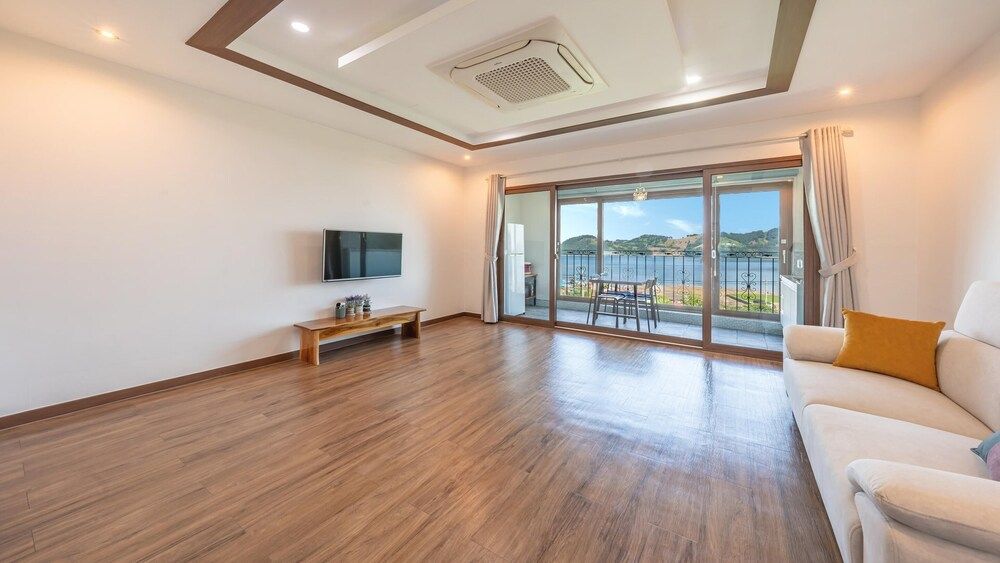 Namhae Ryu&lee Pet Pension Basic Room, 1 Bedroom (Hape) 10