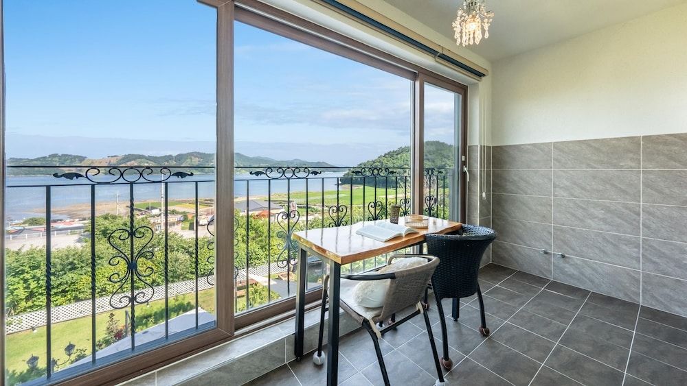 Namhae Ryu&lee Pet Pension Basic Room, 1 Bedroom (Violin) 6