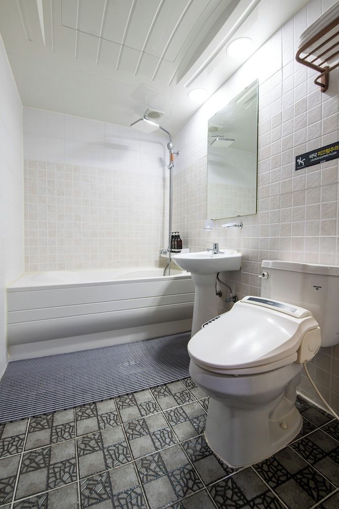 Gung Business Hotel Jeonju Premium Double Room, City View 8