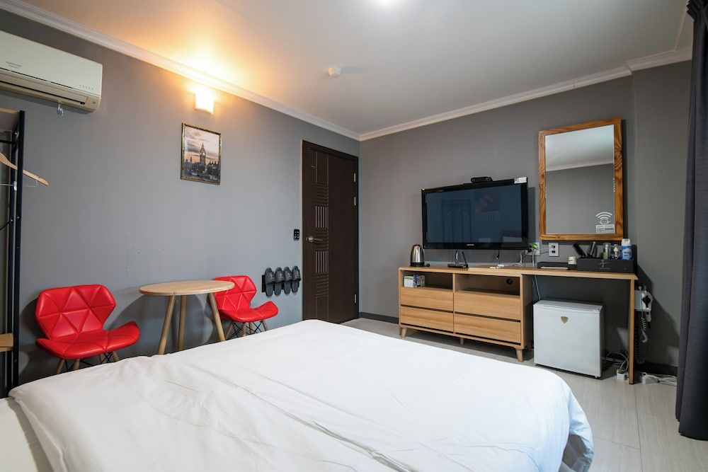 Gung Business Hotel Jeonju Standard Double Room, City View 4
