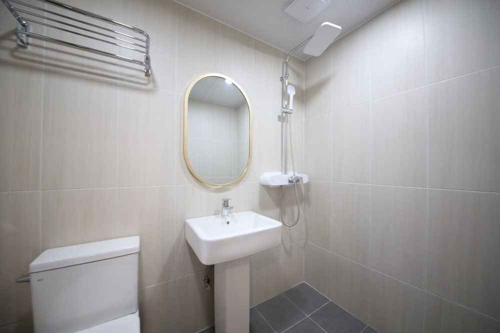 Calmrest Masan Standard Double Room 4