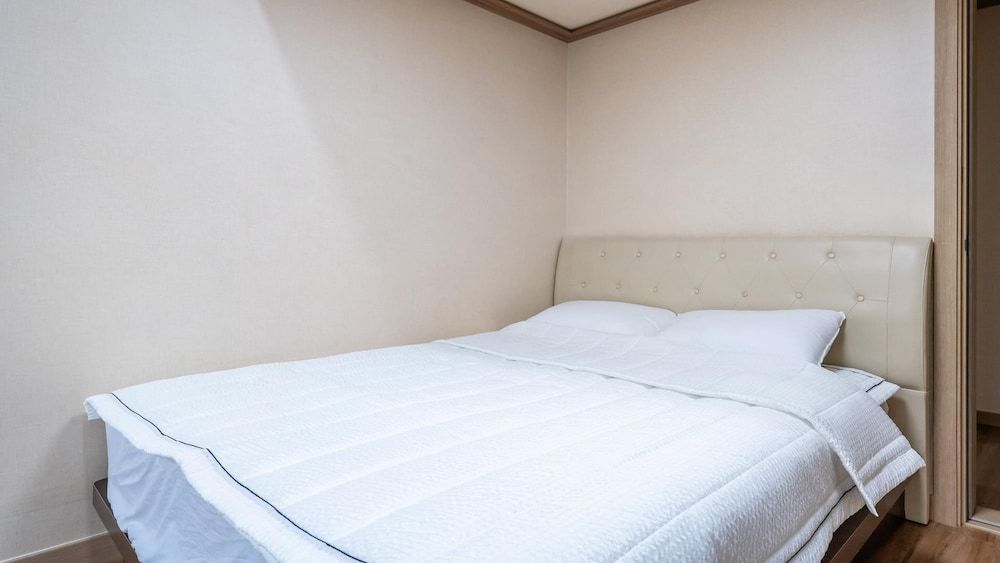 Yeosu Falling in Blue Ocean View Pension Basic Room, 2 Bedrooms (F4) 4