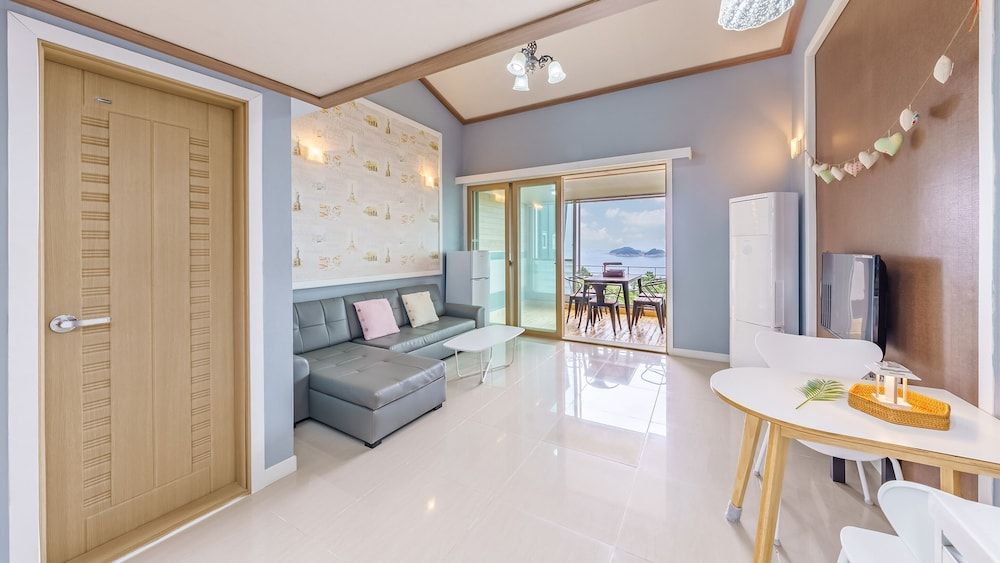 Yeosu Falling in Blue Ocean View Pension