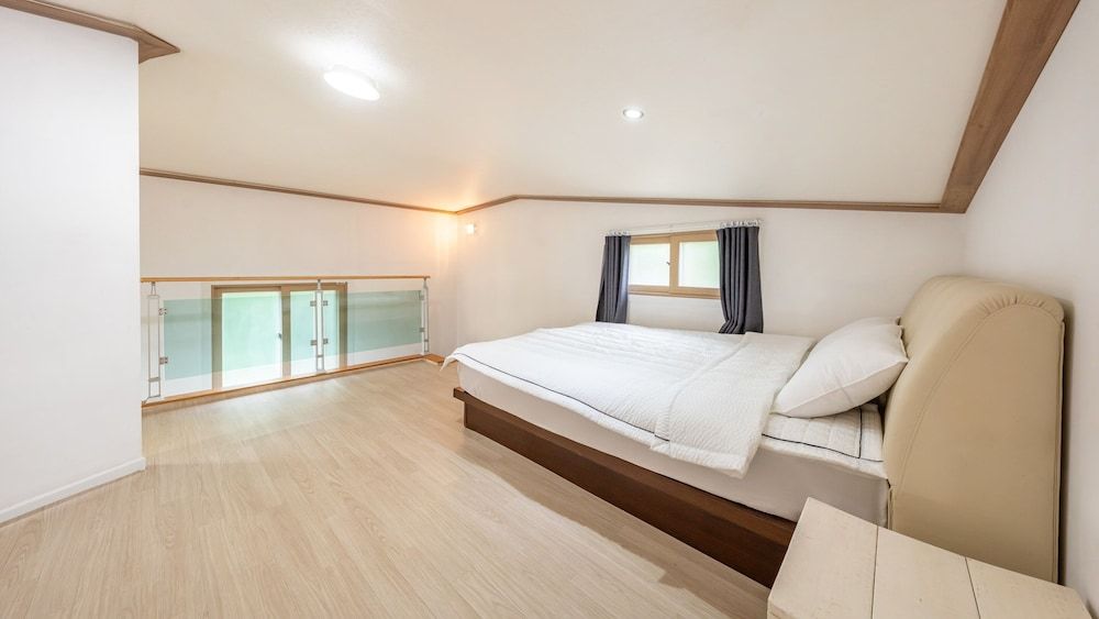 Yeosu Falling in Blue Ocean View Pension Basic Room, 2 Bedrooms (B6) 4