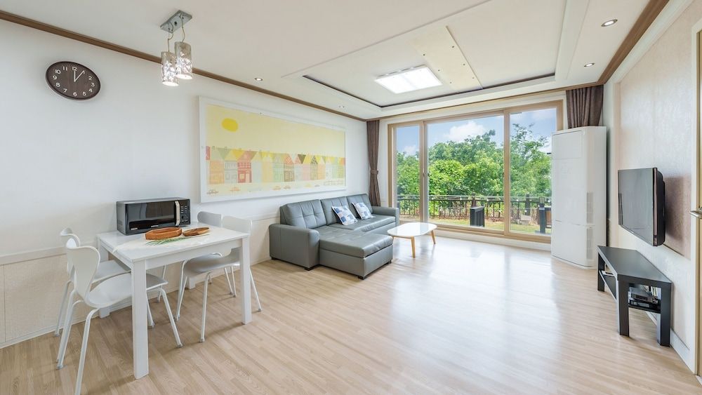 Yeosu Falling in Blue Ocean View Pension Basic Room, 1 Bedroom (F1) 6