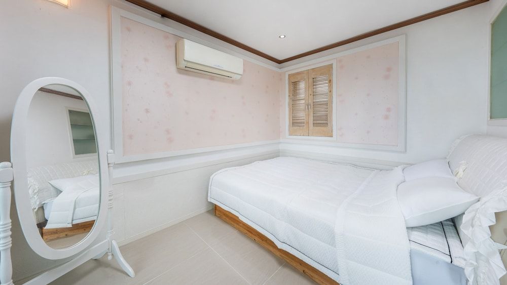 Yeosu Falling in Blue Ocean View Pension Basic Room, 1 Bedroom (F1)