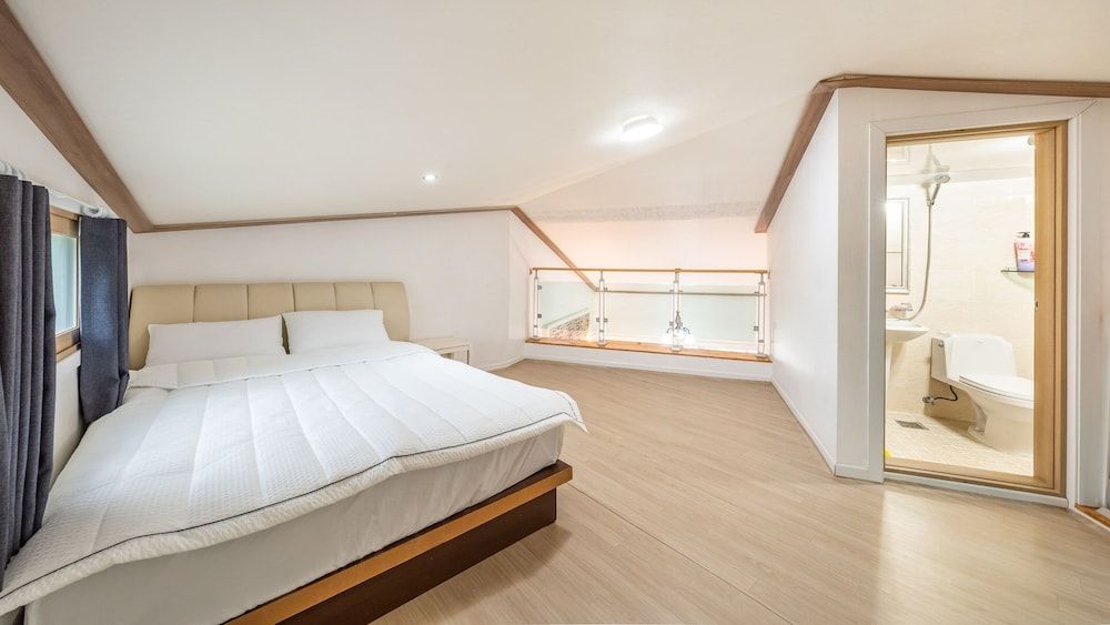 Yeosu Falling in Blue Ocean View Pension Basic Room, 2 Bedrooms (B6)