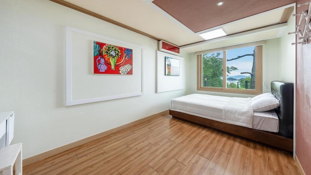 Yeosu Falling in Blue Ocean View Pension Basic Room, 2 Bedrooms (F4)