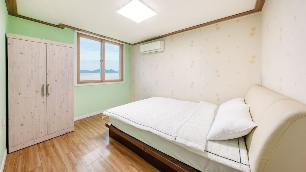 Yeosu Falling in Blue Ocean View Pension Basic Room, 2 Bedrooms (B6) 2