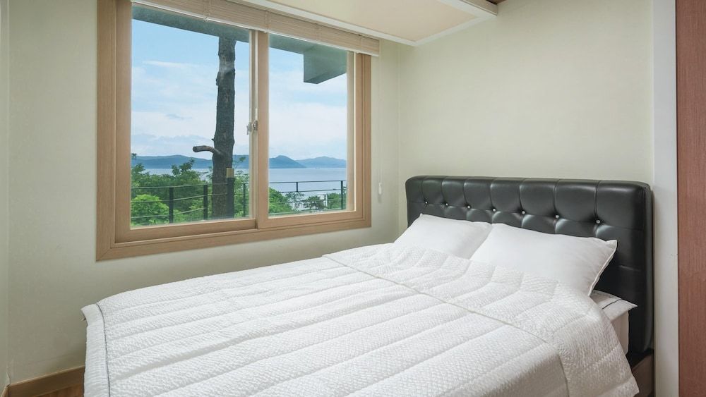 Yeosu Falling in Blue Ocean View Pension Basic Room, 2 Bedrooms (F4) 2