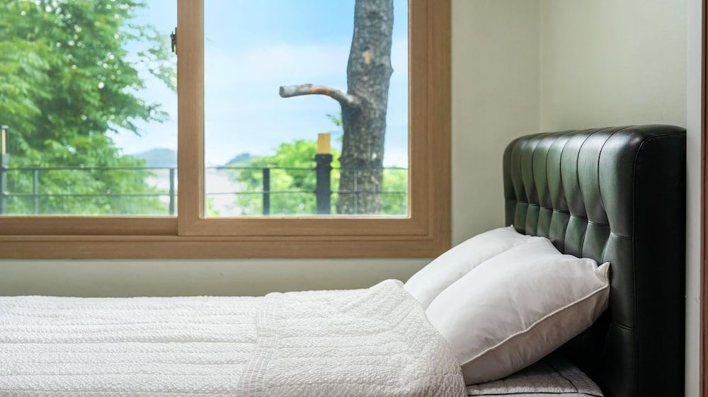 Yeosu Falling in Blue Ocean View Pension Basic Room, 2 Bedrooms (F4) 5