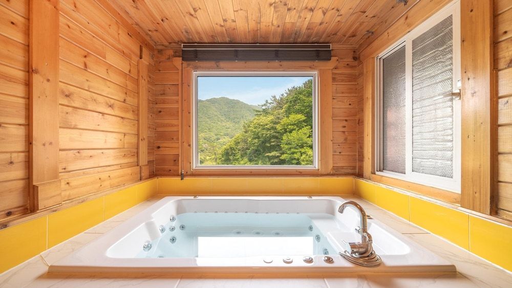 Yangpyeong Isobiyagi Spa Pension