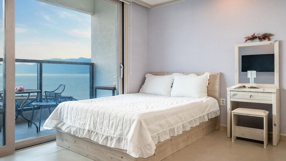 Yeosu Wayo Ocean View Pension Basic Room, 1 Bedroom (Room 202) 4