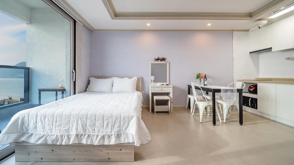 Yeosu Wayo Ocean View Pension Basic Room, 1 Bedroom (Room 202) 3