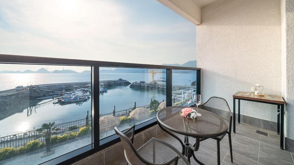 Yeosu Wayo Ocean View Pension Basic Room, 1 Bedroom (Room 202) 5