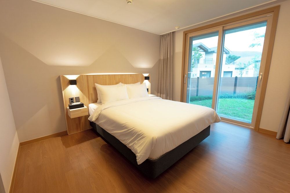 Le Comte Bleu Family House