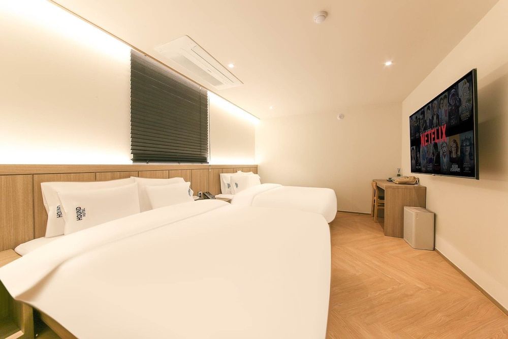 Hound Hotel Jeonju Deokjin G. Suite Family - Twin Free Breakfast for Two - No Breakfast on Monday Morning 7