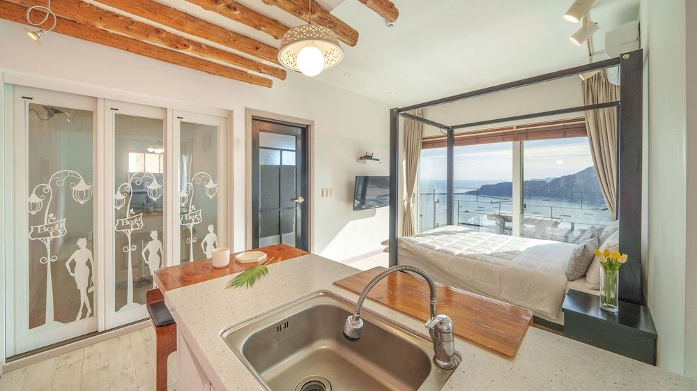 Namhae Aria Spa Pension Basic Room, 1 Bedroom (Timpani VINTAGE (Ocean View/Spa)) 9