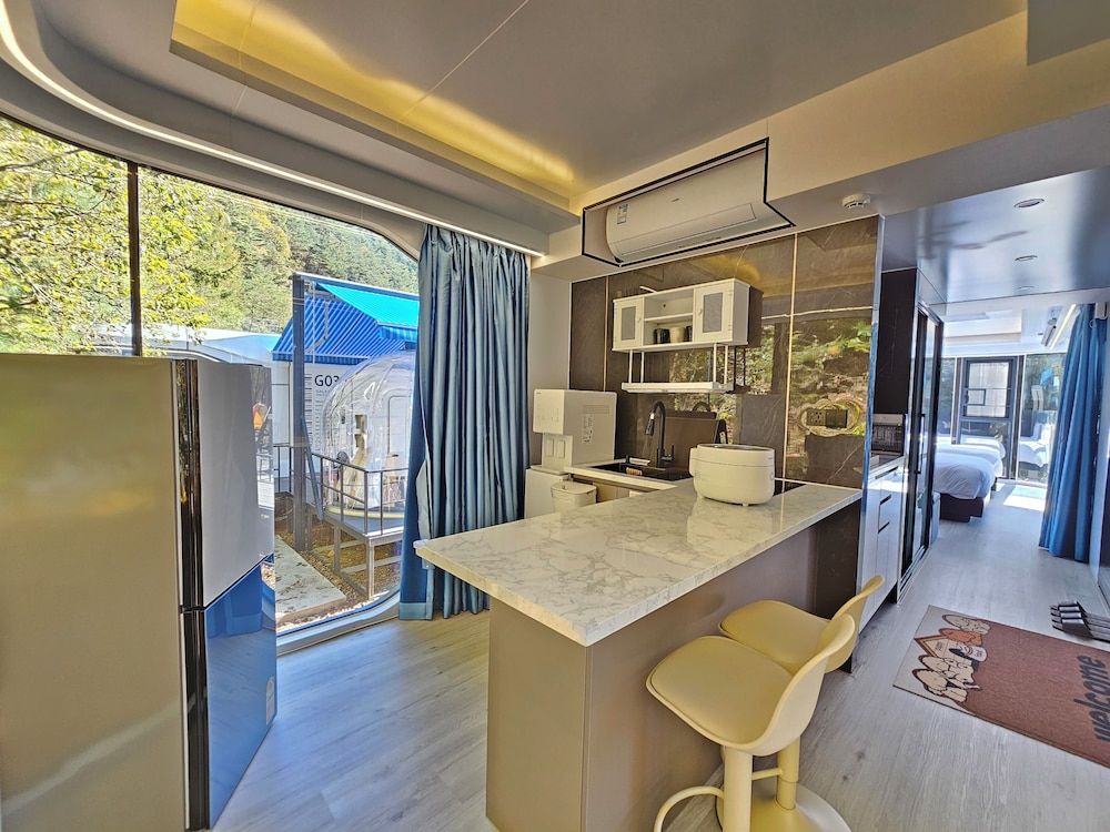 Galaxy x Hotel type Caravan Glamping&Pension Family Twin Room, Mountain View 7