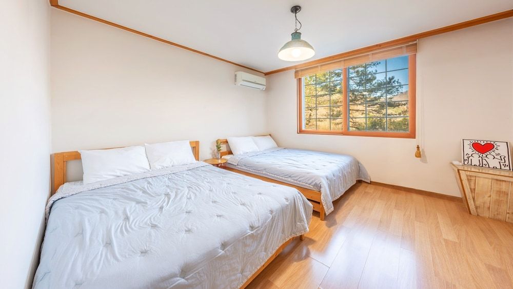 Hongcheon Fiction House Pension Basic Room, 2 Bedrooms (Yellow Bear (Triple Room)) 2