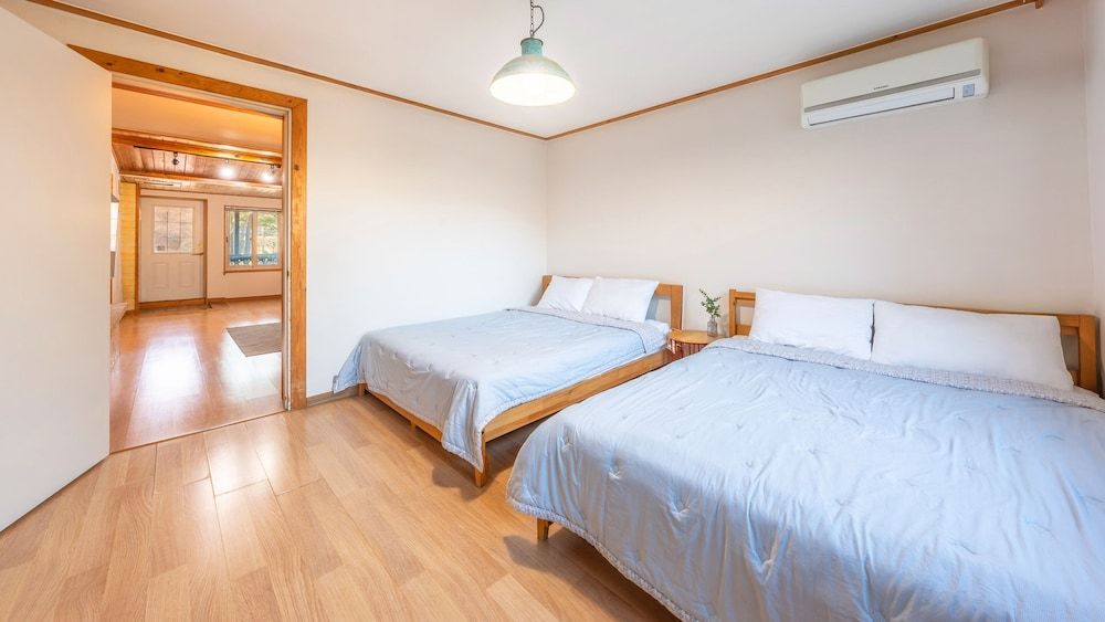 Hongcheon Fiction House Pension Basic Room, 2 Bedrooms (Yellow Bear (Triple Room)) 3