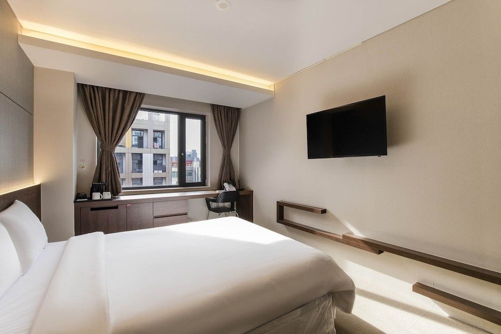 HOTEL ELORA Deluxe Double Room, City View 5