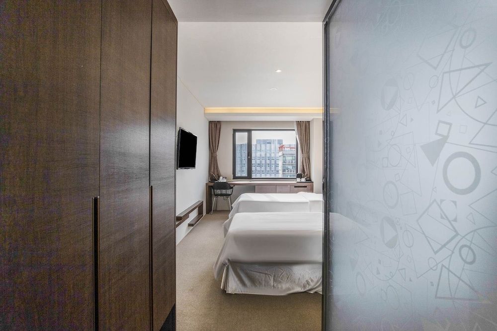 HOTEL ELORA Deluxe Twin Room, City View