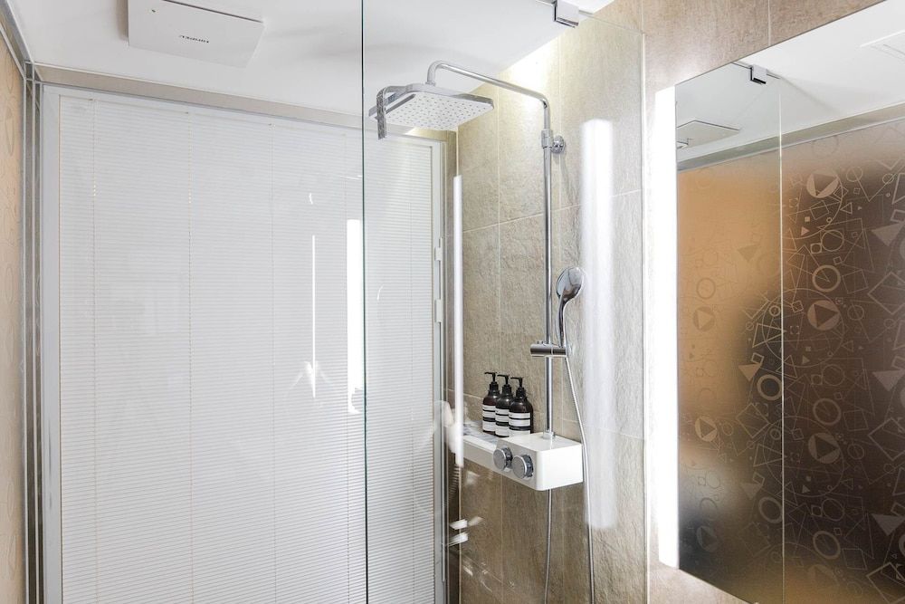 HOTEL ELORA Deluxe Triple Room, City View 12