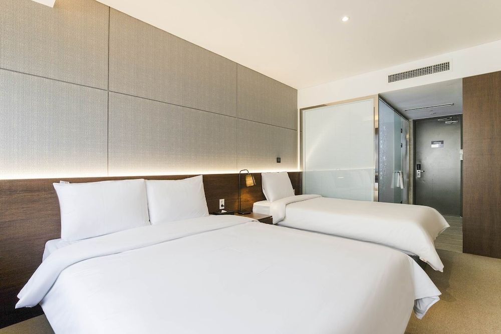 HOTEL ELORA Deluxe Triple Room, City View 4