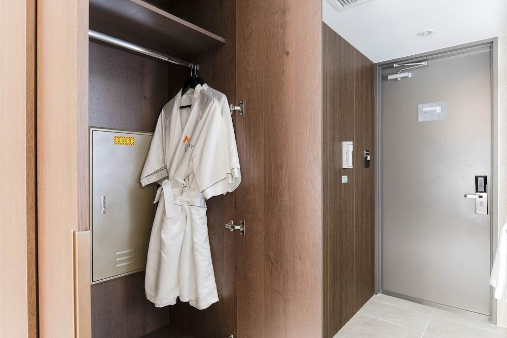 HOTEL ELORA Deluxe Double Room, City View 16