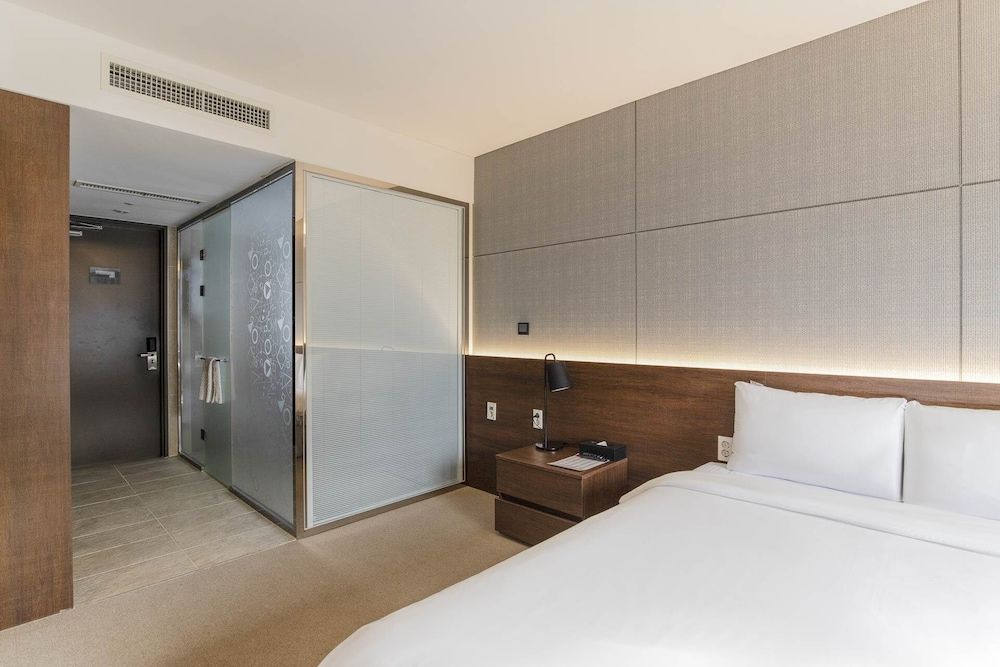 HOTEL ELORA Deluxe Double Room, City View 11