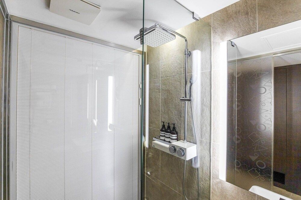 HOTEL ELORA Deluxe Twin Room, City View 16