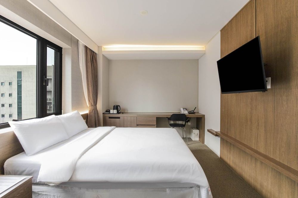 HOTEL ELORA Deluxe Double Room, City View 4