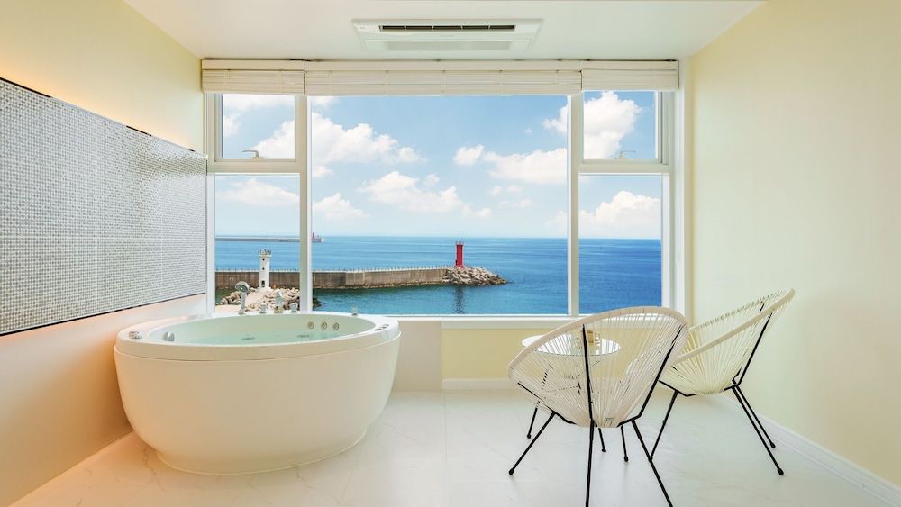 Gangreung Ninarang Spa Pension Basic Room, 1 Bedroom (Room402 (Spa)) 10