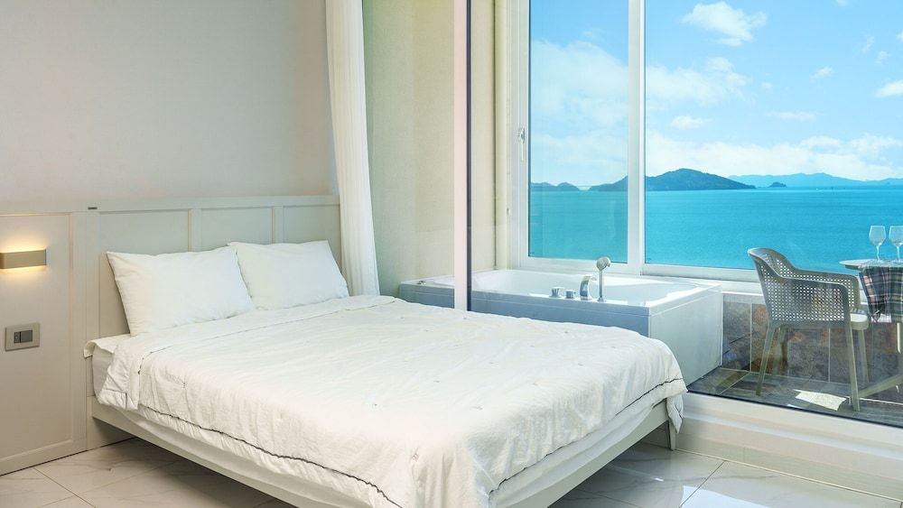 Yeosu Stay Raonpine Spa Pension Basic Room, 1 Bedroom (Ocean View Room 201 (Spa))