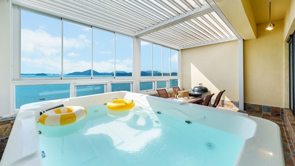 Yeosu Stay Raonpine Spa Pension