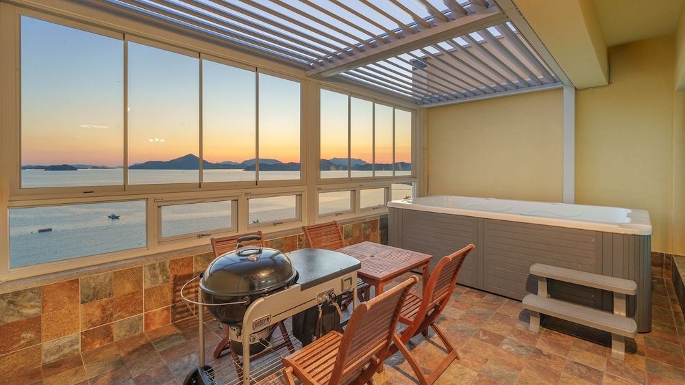 Yeosu Stay Raonpine Spa Pension Basic Room, 1 Bedroom (Ocean View Room 302 (Swimming Spa)) 4