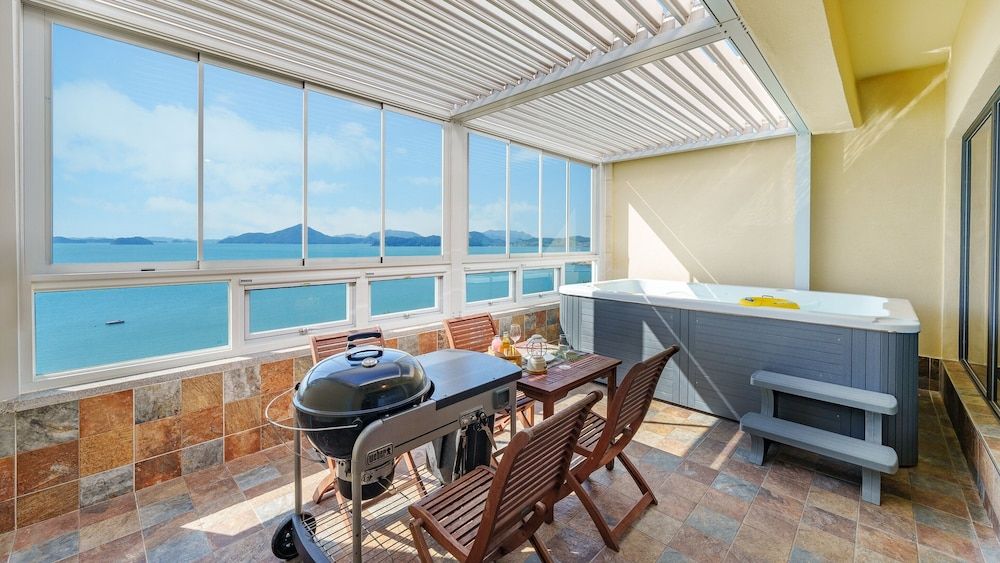 Yeosu Stay Raonpine Spa Pension Basic Room, 1 Bedroom (Ocean View Room 302 (Swimming Spa)) 3